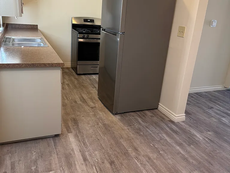 Village Glen Apartments — Photo 29