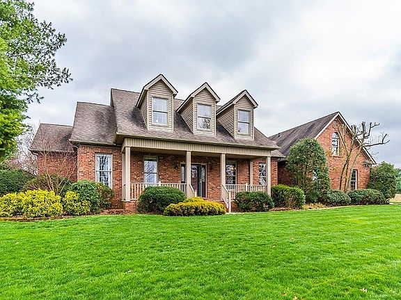 2nd image of 1059 Lakewood Cir