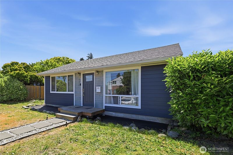 2nd image of 622 6th Street SE