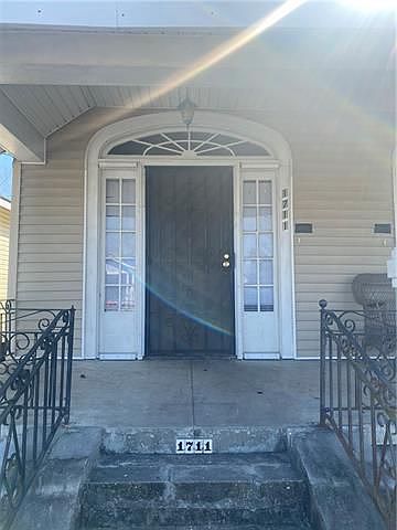 1st image of 1711 Alvar St
