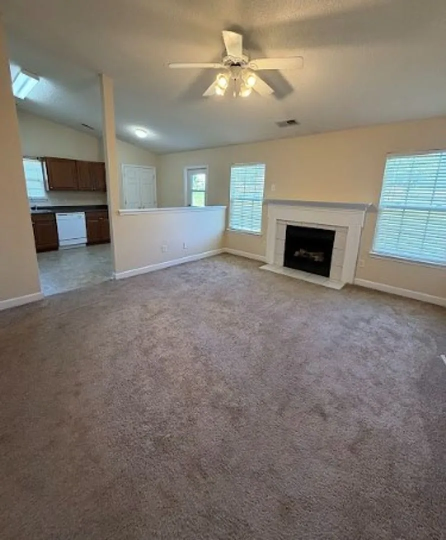 3 BR/2BA | Newly Renovated Single Family Home | Fenced backyard| Community pool! — Photo 3