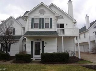 12 Vista Cir #32A, North Olmsted, OH 44070