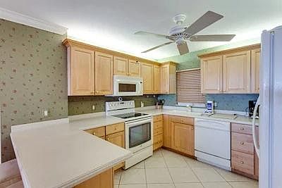 3rd image of 538 Estero Blvd APT 301