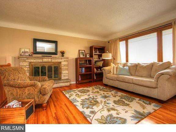 3rd image of 1140 50th Ave NE