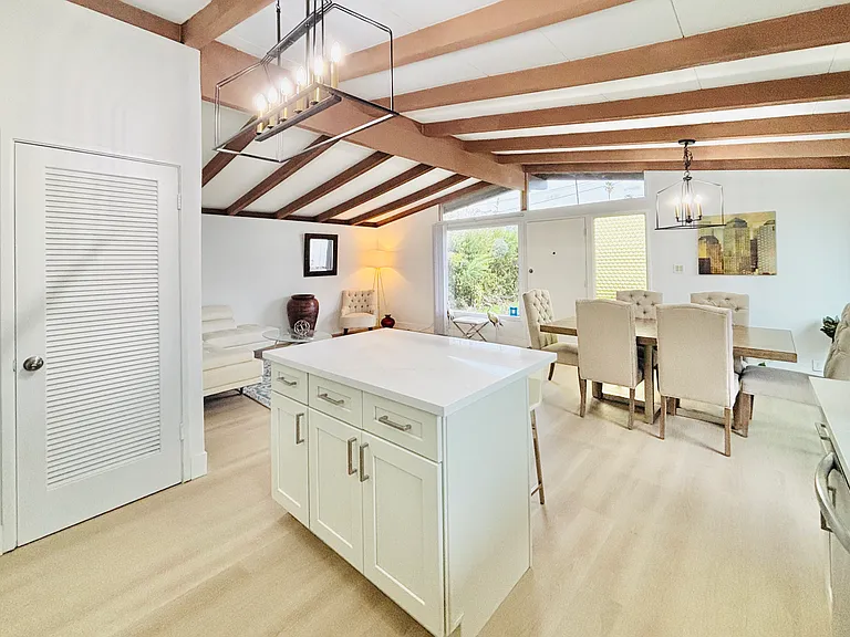27736 Gainesville Ave — Photo 4
