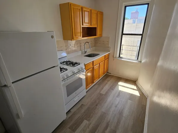 2108 Chatterton Avenue image 1 of 10
