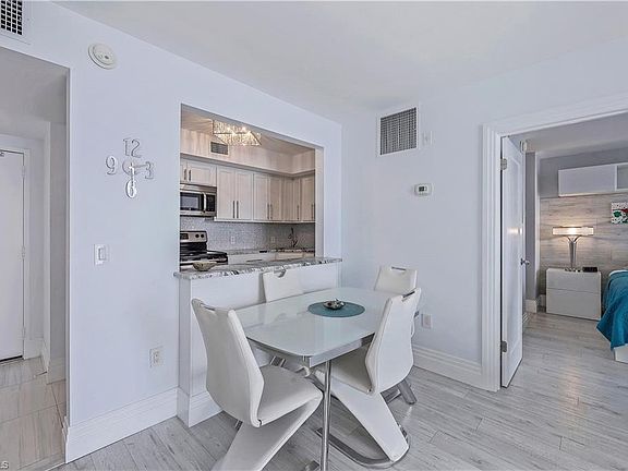 5th image of 180 Seaview CT #1015