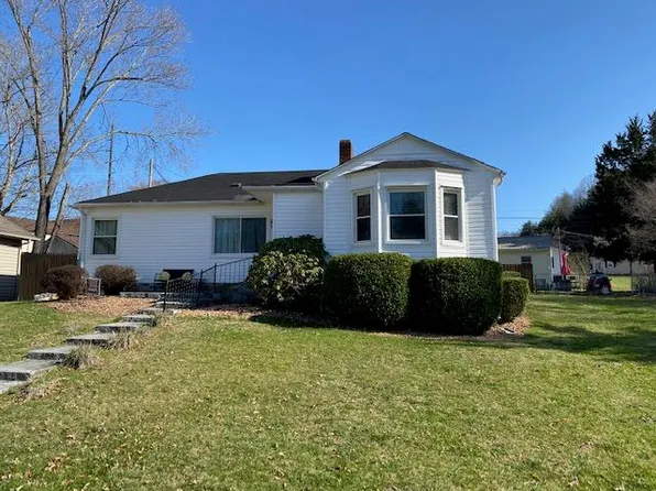 217 Robin Hill Rd, Paintsville, KY 41240