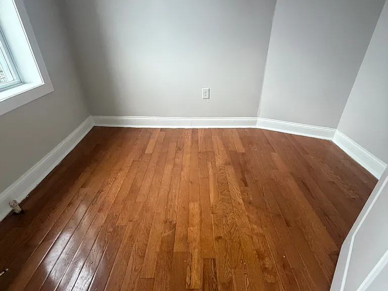 5712 Hudson Ave #10 — Photo 4