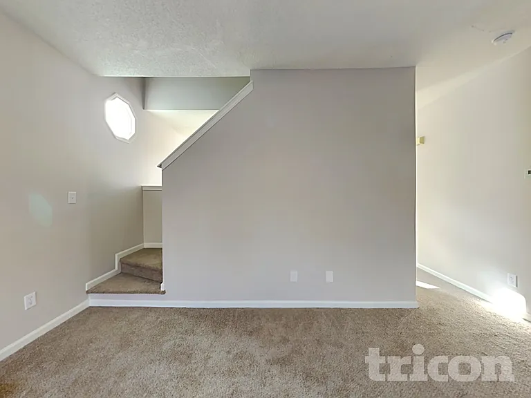 1606 Oak Knoll Ln — Photo 6