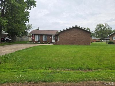 1051 Saint Clair St, Carlyle, IL, 62231