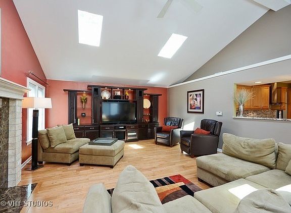 2nd image of 1101 E Paddock Dr