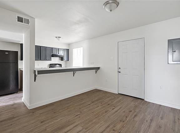 5th image of 7710 N Coronet Ct