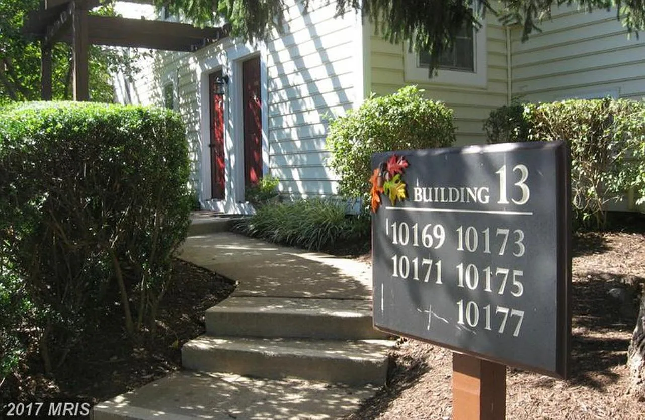 10169 Oakton Terrace Rd — Photo 1