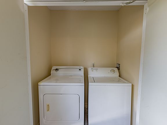 5th image of 606 Kenwick 202 Cir #202