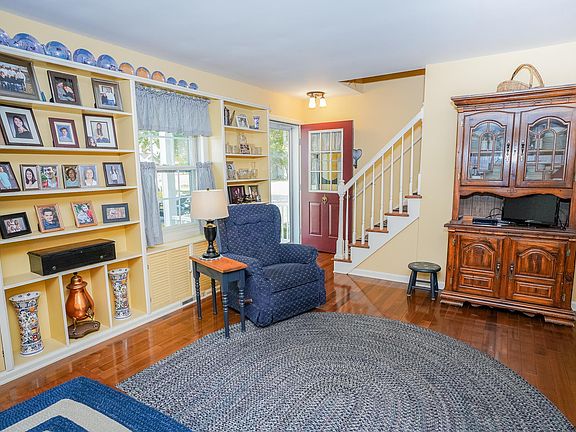 4th image of 13 Patricia Ln