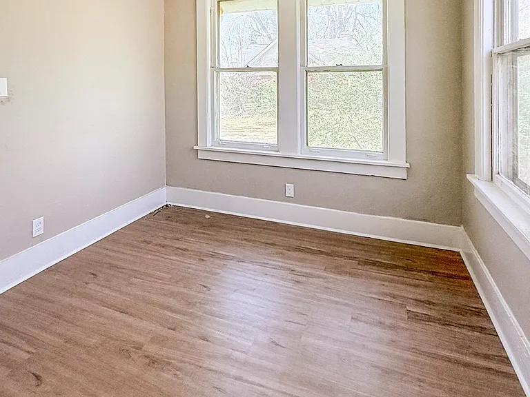 1826 Waverly Ave — Photo 14