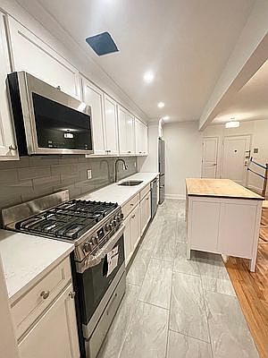 3rd image of 55 W 68th St #1