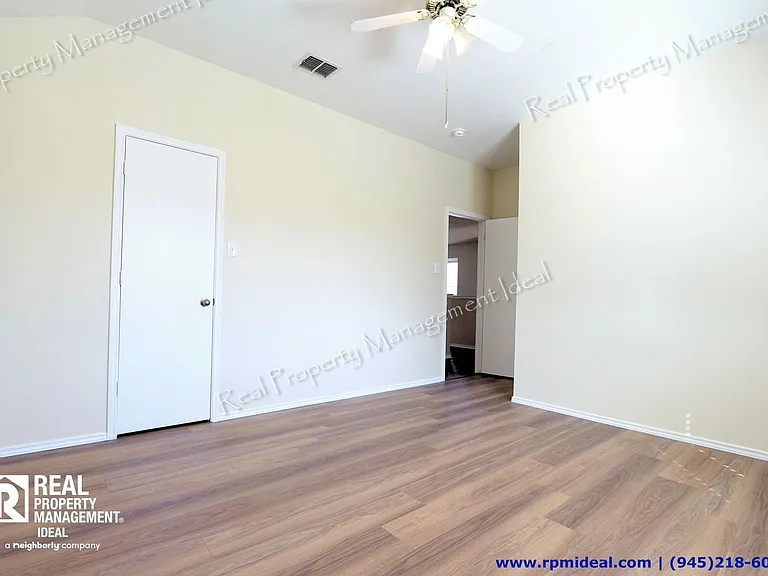 1910 Pin Oak Ln — Photo 27