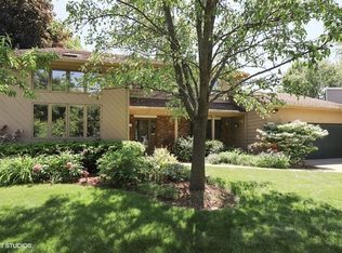 1641 Cass Ave, Libertyville, IL 60048