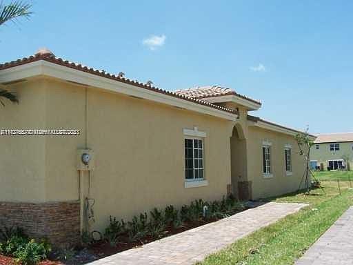 5th image of 3373 NE 11th Dr