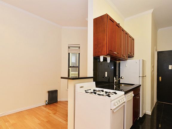 3rd image of 370 Columbus Ave APT 3i