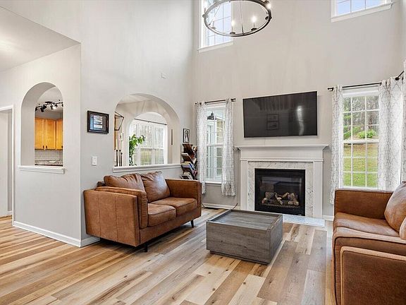 3rd image of 2925 Carriage Meadows Dr