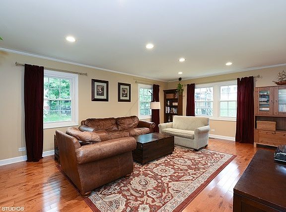 2nd image of 427 Selkirk Dr