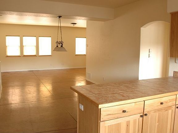 2nd image of 18 Taos Pl