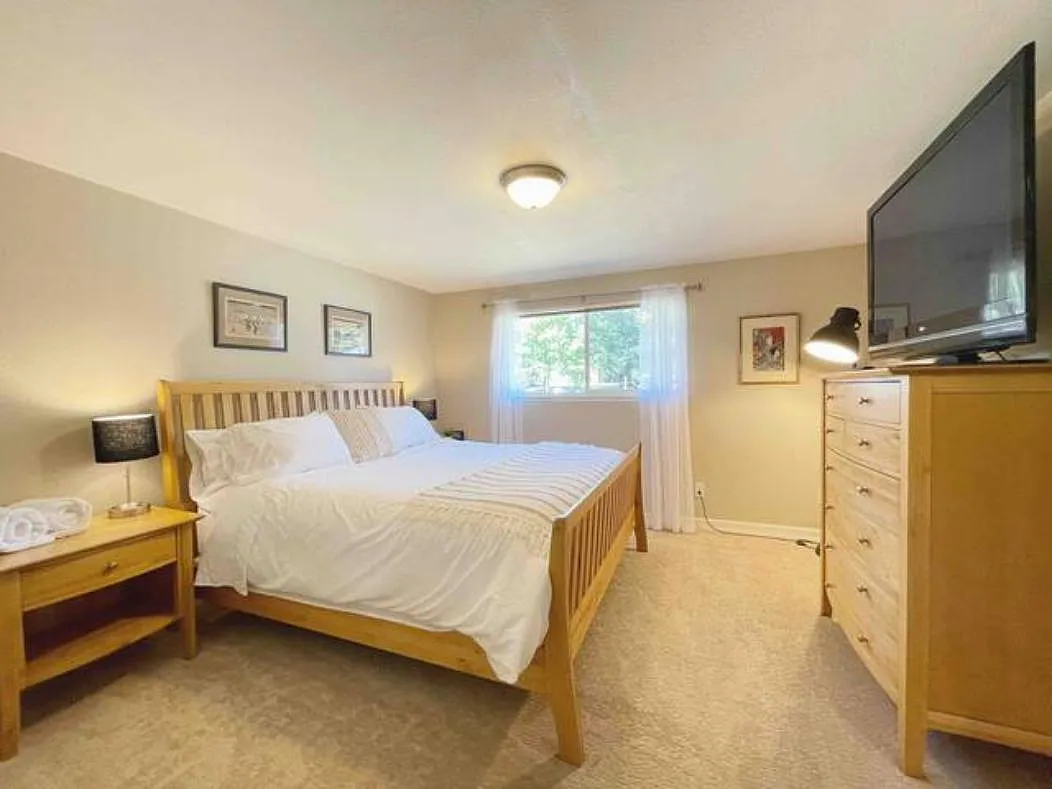 3 bed, 1433 sqft, $3,395 — Photo 2