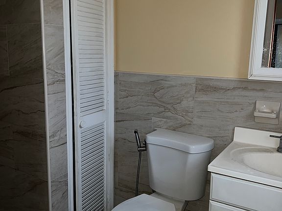 5th image of 1606 71st St Floor 2