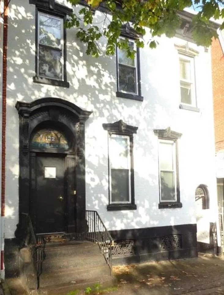 3 bed, $1,375 — Photo 1