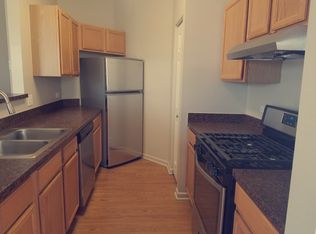 2004 Farmington Lakes Dr APT 15, Oswego, IL 60543