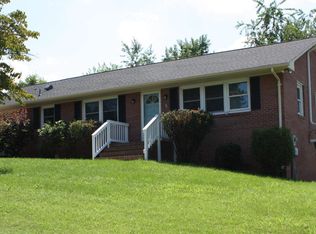 1044 Horseshoe Dr, Front Royal, VA