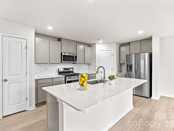 4th image of 167 Hazelnut Way