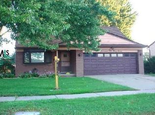 17537 Grettel Ave, Fraser, MI 48026