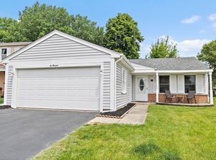 1000 Woodside Dr, Roselle, IL 60172