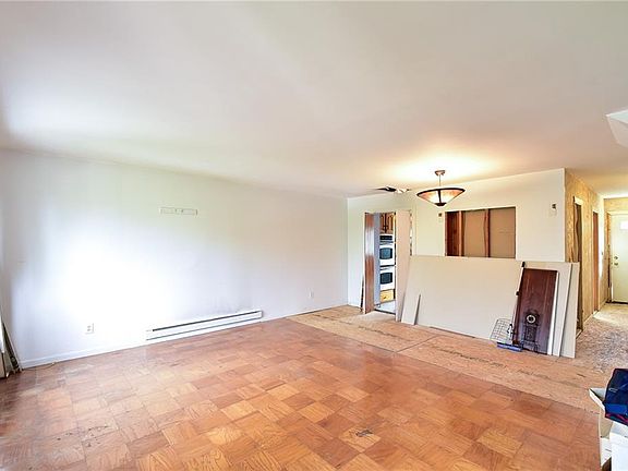 3rd image of 440 North Broadway