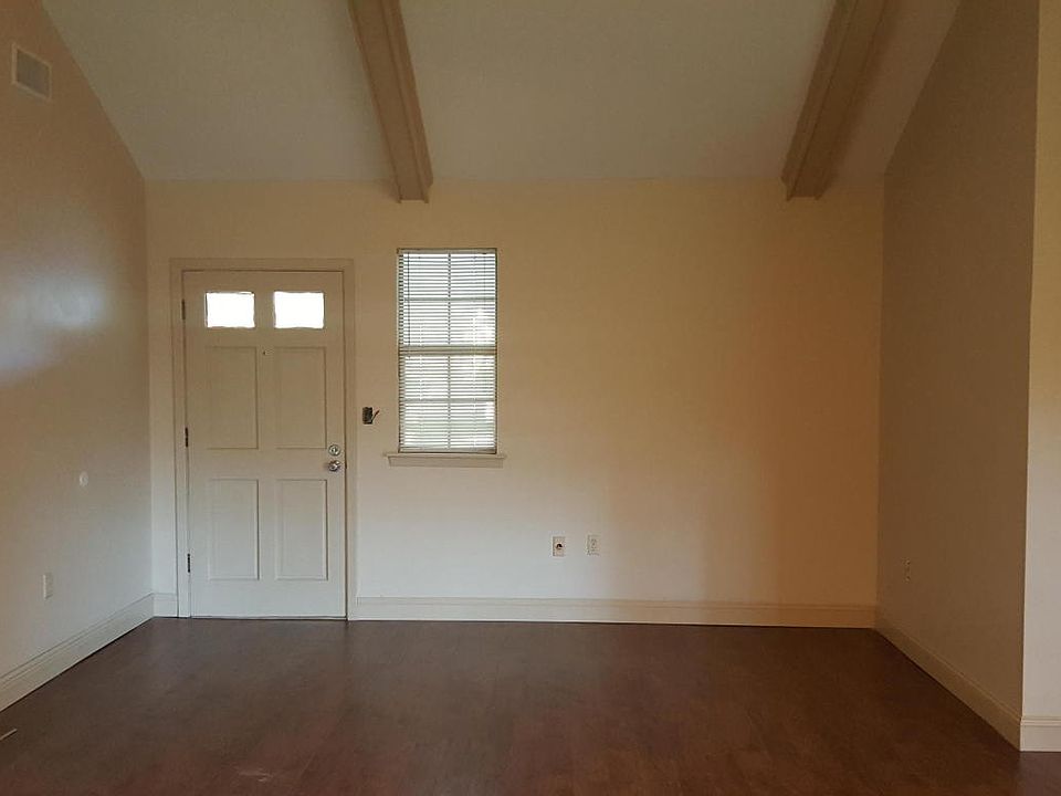2nd image of 107 Lexington Dr