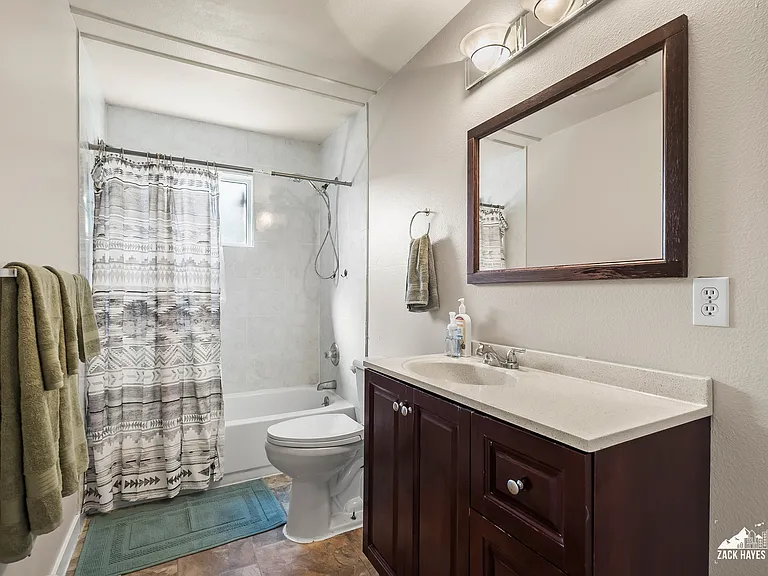 300 E 45th Ave #4 — Photo 23