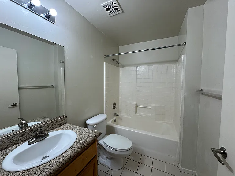 600 Hosking Ave (Golden Valley Luxury Apartments) — Photo 14