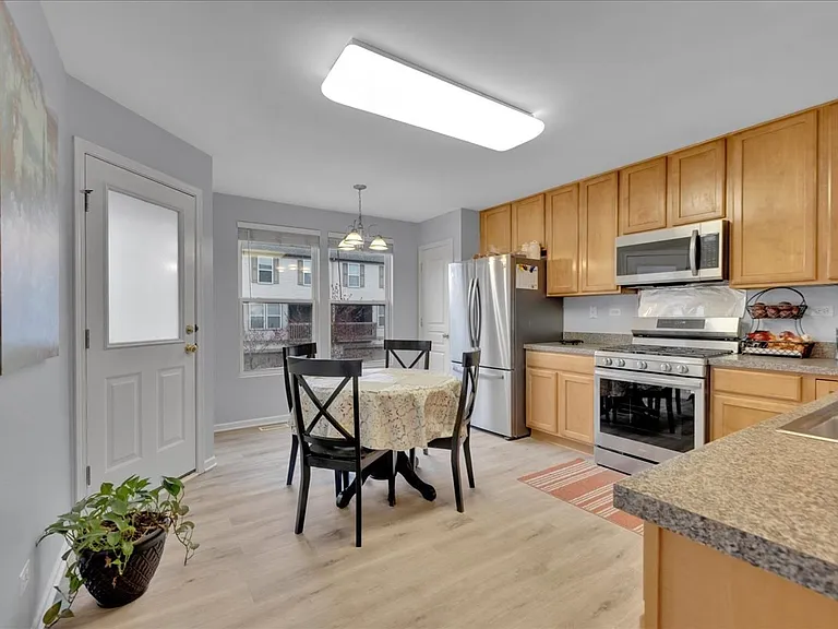404 Belvedere Ln — Photo 17