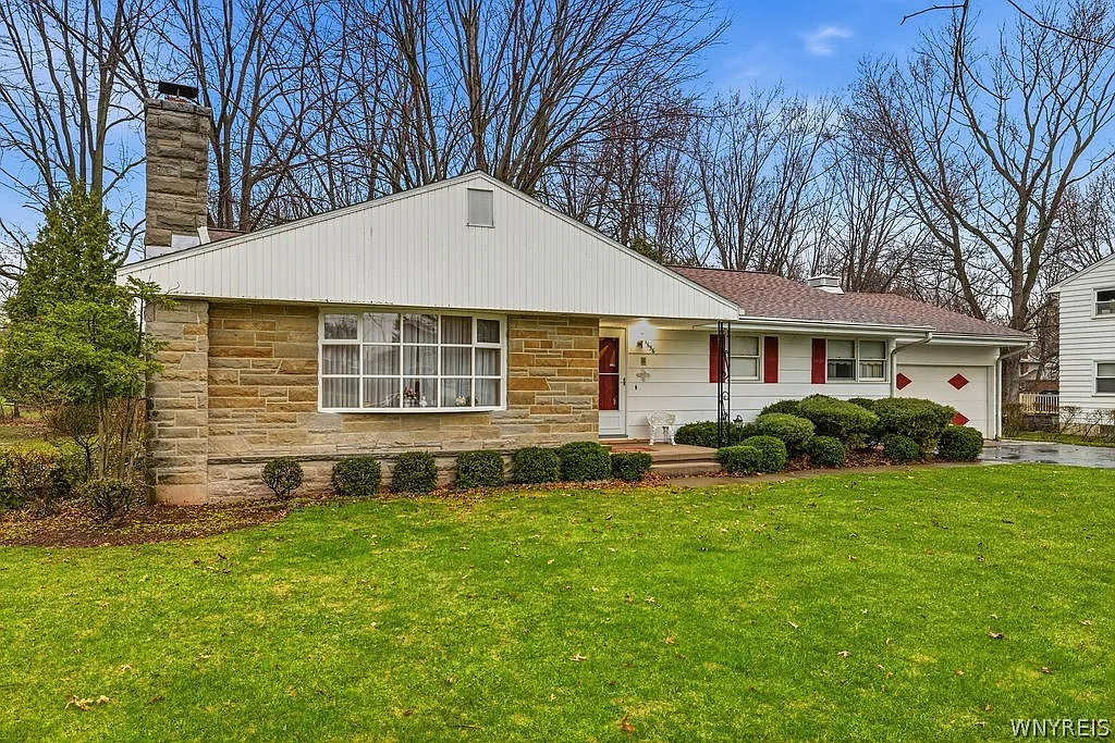 4656 Apple Dr photo 1