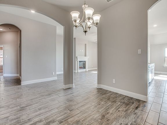 5th image of 533 Redbud Dr