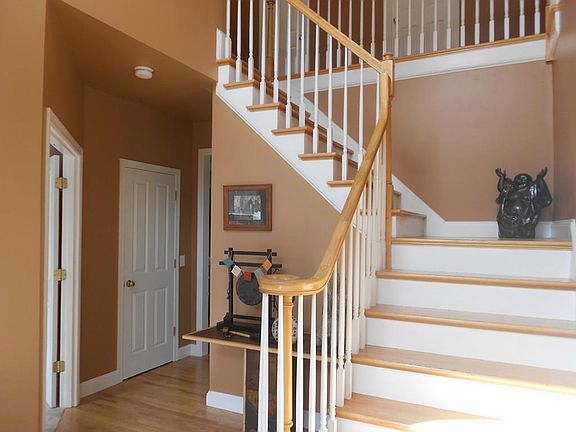 4th image of 12 Seaver Farm Ln