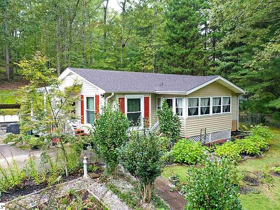 3rd image of 207 West Dr