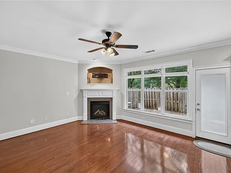 3526 Pecos Ln — Photo 4