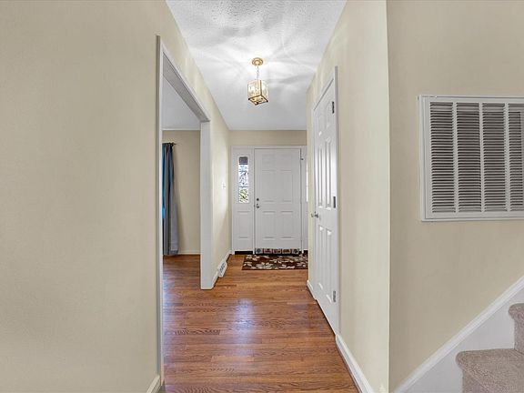 4th image of 1010 Farfields Dr
