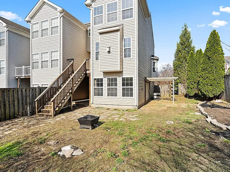 826 Monet Dr — Photo 3
