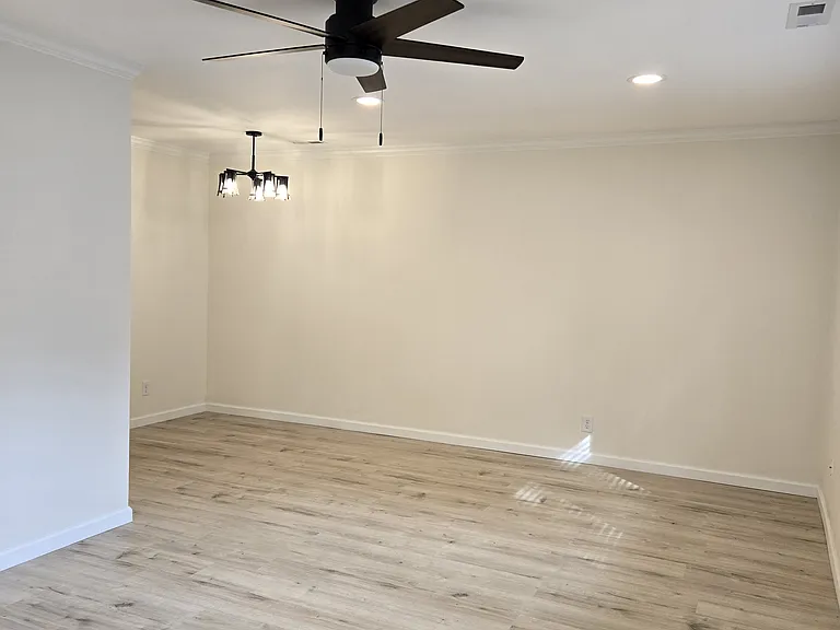 108 S Dixon Ave — Photo 9